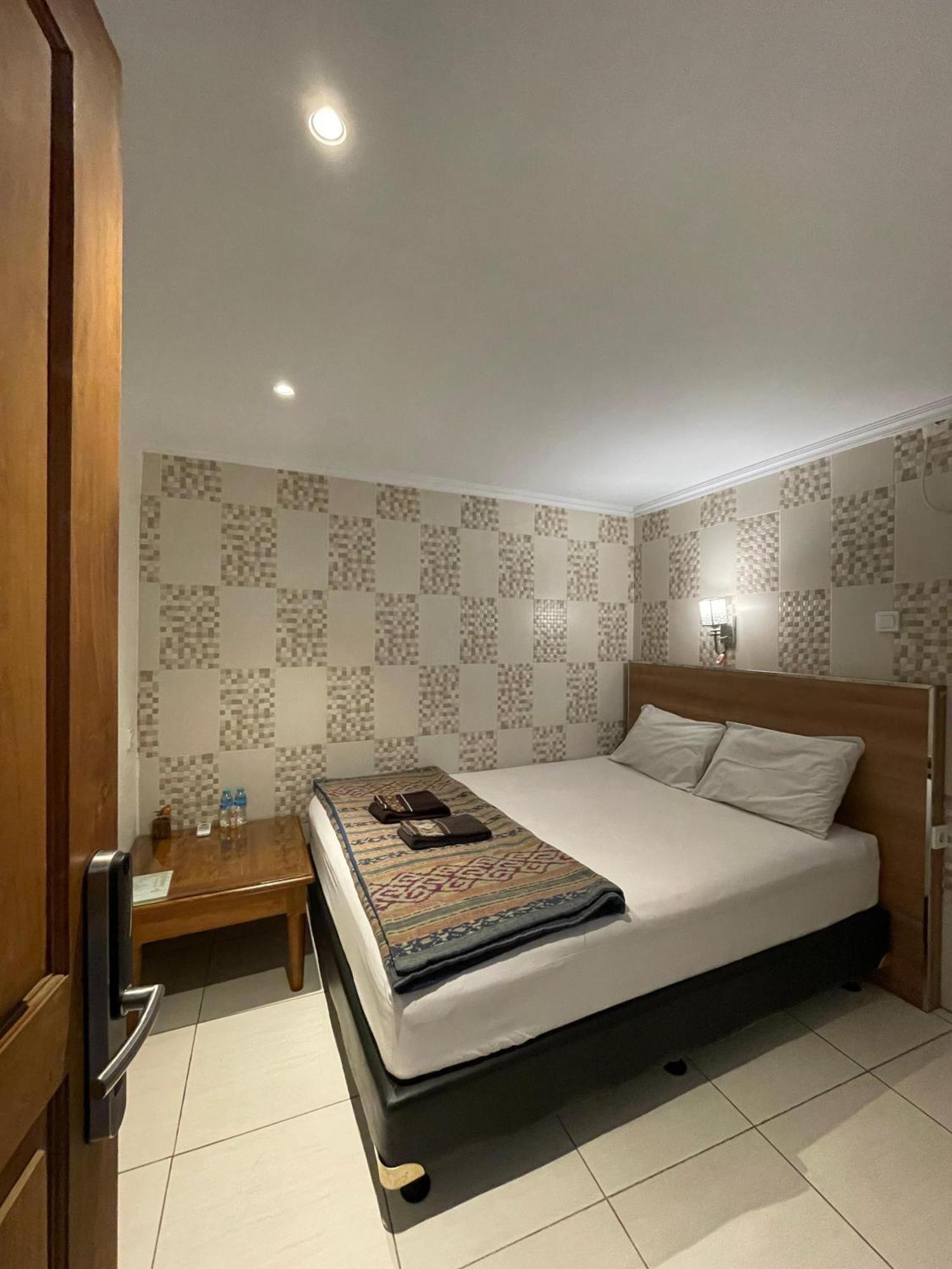 The Cabin Purwokinanti Hotel Yogyakarta Exterior photo